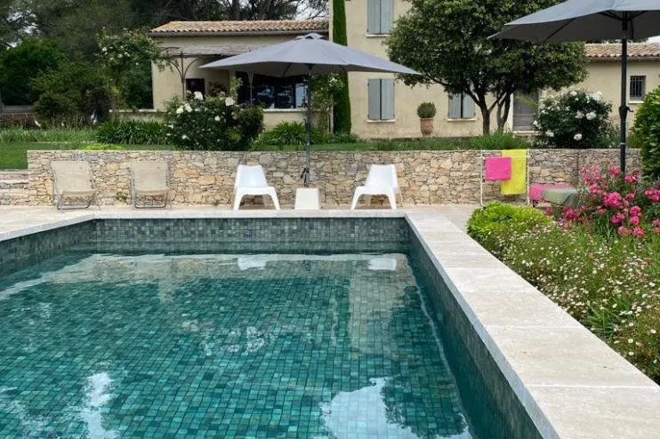 Модели Bali Stone предлагаются в двух форматах: стандартный 25x25 мм и Penta в виде крупных кусочков 50x50 мм. Модели Bali Stone предлагаются в двух форматах: стандартный 25x25 мм и Penta в виде крупных кусочков 50x50 мм.