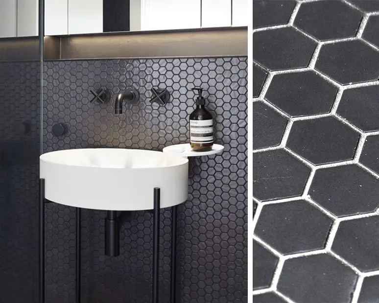 Фартук для ванной комнаты с мозаичной стекловидной мозаикой Hex Natureglass Black Matte
