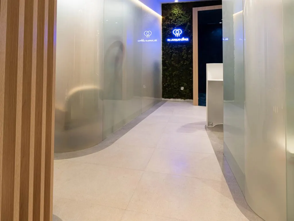 Керамогранит от TAU Ceramica в интерьере клиники Керамогранит от TAU Ceramica в интерьере клиники